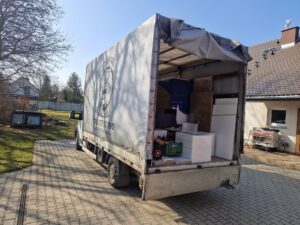 pakowanie mebli od wrocławskiego stolarza do klienta we Wrocławiu - Radosheck Przeprowadzki